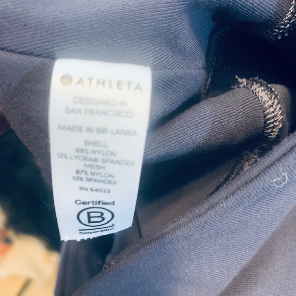 Athleta SP Meditation 2 in 1 Capri - Picture 3 of 7